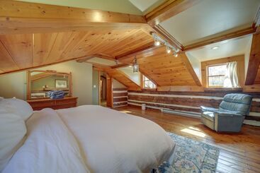 コテージ Restored Candler Log Cabin W/ Private Office!