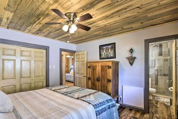 Сельский дом Tasteful Log Cabin Retreat On Lake Pagosa!