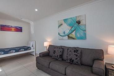 Bilinga Beach Motel