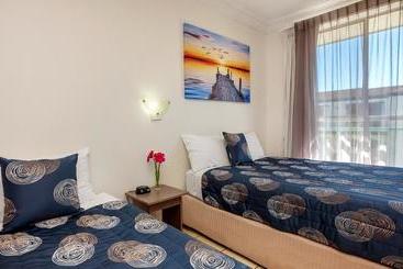 Bilinga Beach Motel