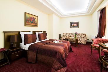 Elegant Hotel & Resort