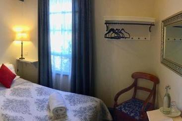 בית מלון כפרי Glenella Guesthouse