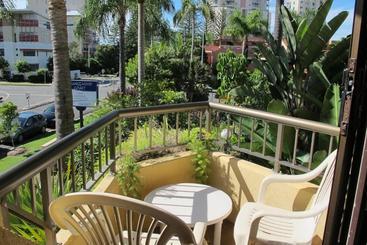 هتل Grangewood Court Apartments