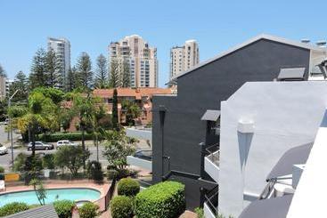 هتل Grangewood Court Apartments