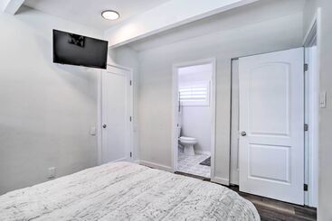 קוטג'' Brilliant Duplex   Walk To Downtown Palm Desert!