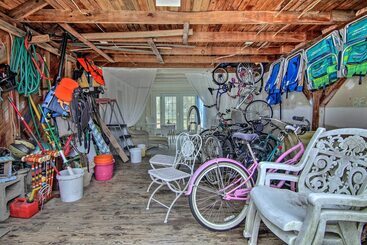 茅舍 Chincoteague Charm  Escape W/ Bikes & Yard Games!