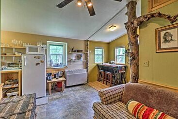 Сельский дом Duck Lake Cabin Rental Near Glacier National Park!