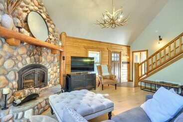 별장 Luxe Cabin In The Woods: Walk To Lake!