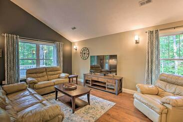 茅舍 Massanutten Resort Retreat W/ Hot Tub & Game Room!
