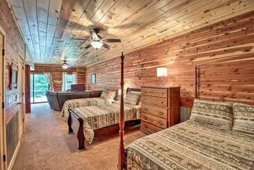 بيت ريفى Rural Wooded Cabin Near Trophy Trout Fishing!