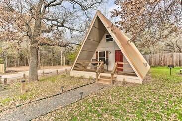 コテージ Rustic Gordonville Cabin W/ Shared Fire Pit!