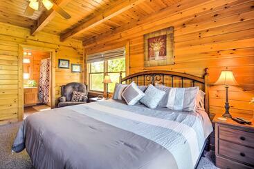 Сельский дом Sevierville Retreat: Private Hot Tub & Lake Views!