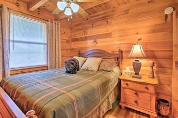 بيت ريفى Smoky Mountain Retreat W/ Deck & Mountain Views!