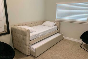 کلبه Spacious Houston Home ~ 16 Mi To Nrg Stadium!