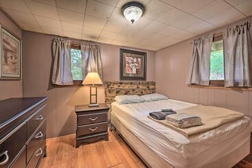 بيت ريفى Wyatt Earp Cabin  W/ Deck, 1 Mi To Raystown Lake!