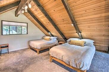 بيت ريفى Alpine Retreat W/ Hot Tub & Mountain Views!