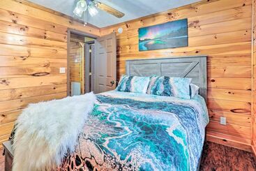 별장 Charming Jamestown Cabin W/ Large Backyard!