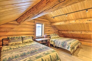 Сельский дом Stunning Mountain Views: Livingston Cabin W/ Deck!