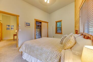 کلبه Grizzly Tower  Packwood Cabin W/ Hot Tub!