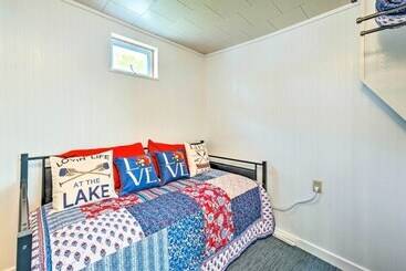 بيت ريفى Historic Cabin Retreat: Steps To Okoboji Lake