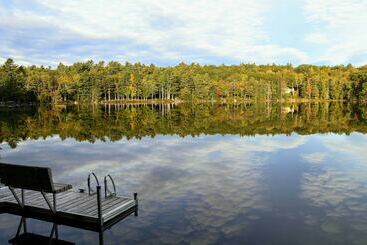 بيت ريفى Lakefront Escape: Boat Dock, Grill, Fire Pit!