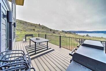 بيت ريفى Modern Davenport Home W/ Water View & Grill!