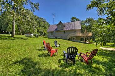 별장 Modern Eckerty Home W/ Deck On Patoka Lake!