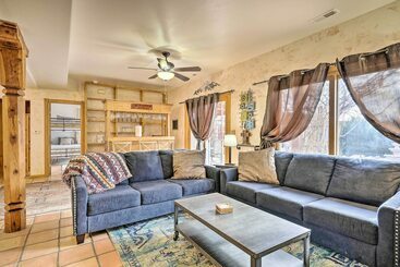 Сельский дом Pet Friendly Pueblo Home: 13 Mi To Downtown