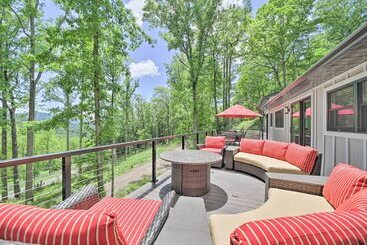 コテージ Remote Smoky Mtn Escape W/ Views & Trail Access!
