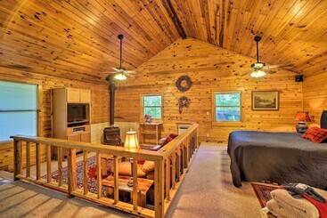 茅舍 Secluded Studio W/ Deck, ~8 Miles To Beaver Lake!