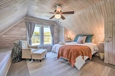 بيت ريفى Unique Loft Cabin: Fire Pit & Fishing Access!