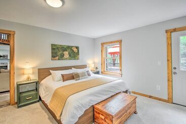 Сельский дом Waterfront Lakes Region Home On Private Cove!