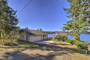 بيت ريفى Waterfront Pnw Escape W/ Deck & Beach Access!