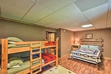 بيت ريفى Rustic Andrews Cabin Rental W/ Deck + Fire Pit!