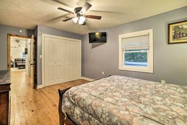 קוטג'' Benton House W/ Grill, Private Dock & Lake Access!