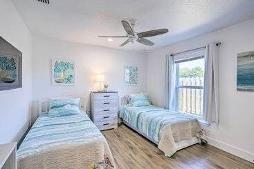 بيت ريفى Chic Cocoa Beach Oasis W/ Pool   Steps To Shore!