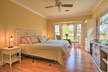 Cottage W/ Deck & Pool Access ~ 6 Mi To Beach