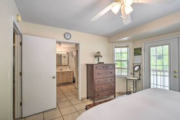 بيت ريفى Forested Tamassee Escape W/ Screened Porch!