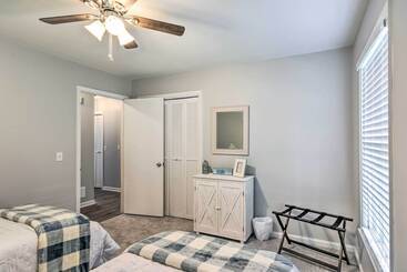 بيت ريفى Modern Lexington Retreat W/ Backyard & Pool!