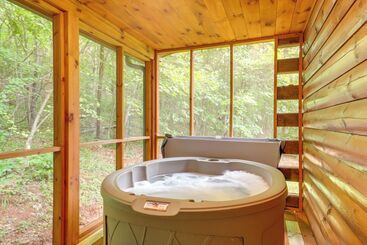 بيت ريفى Moonshine Manor  Cabin W/ Hot Tub, Near Lake Lure