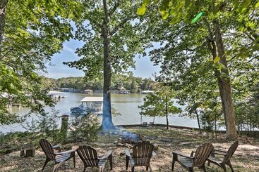 کلبه Osage Beach Lakehouse: Dock Access & Fire Pit