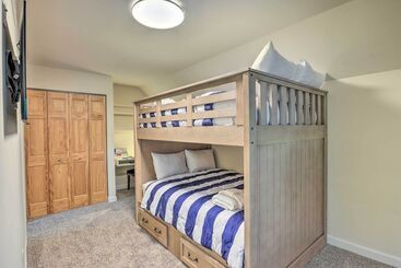 کلبه Renovated Lake Geneva Home Near Dtwn + Beach!