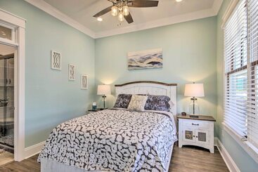 بيت ريفى Stunning Lakefront Retreat W/ Dock Access!