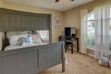 بيت ريفى Sunny Pensacola Home W/ Fire Pit & Gas Grill!
