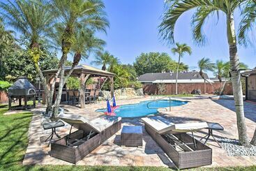 Сельский дом Amenitypacked Sunrise Home W/ Outdoor Pool!