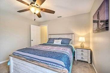 茅舍 Private Pool & Yard: Airy Kissimmee Retreat!