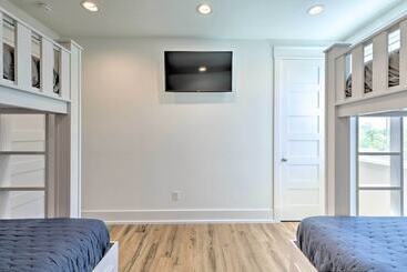 קוטג'' Coastal Waveland House 1/2 Block To Pub Beach