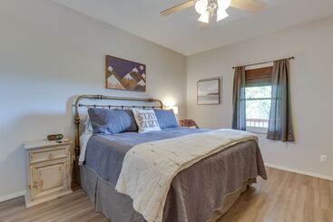 بيت ريفى Beaver Lake Home W/ Game Room, Boat Slip & Views!