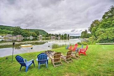 کلبه Lakefront Homer Abode W/ Patio & Backyard!