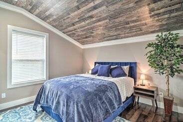 קוטג'' Spacious Sevierville Home W/ Hot Tub!